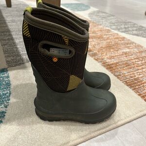 Bogs Kids Rain & Snow Boots - Black and Yellow